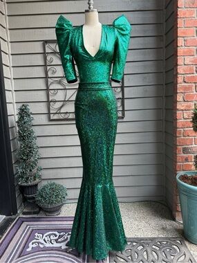 NWOT Lena Quist Emerald Green V-Neck Bodysuit with a Mermaid skirt Size Small